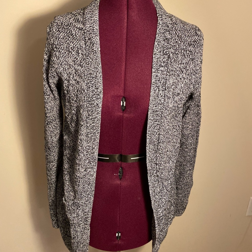 black and gray knitted cardigan
